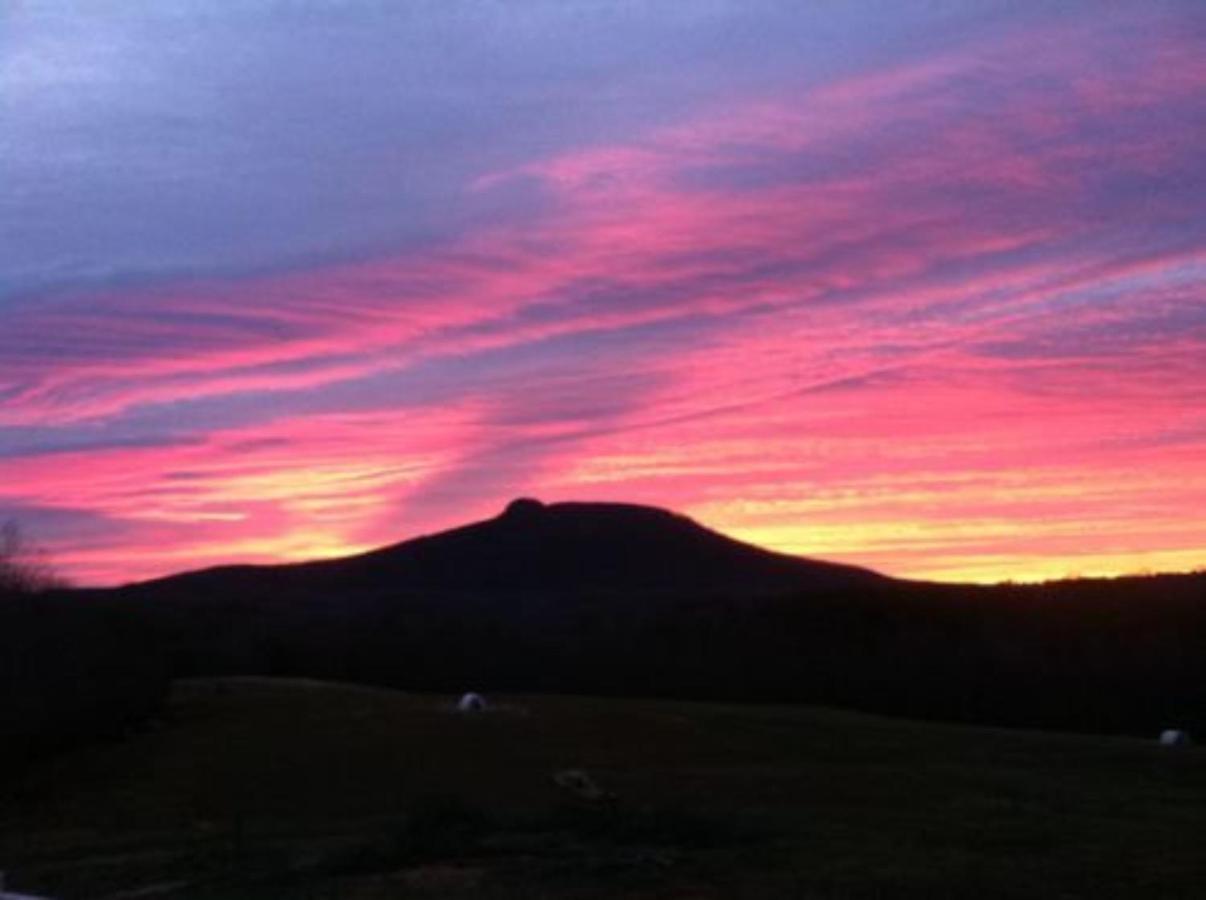 A Mighty Oak B&B Pilot Mountain Exterior photo