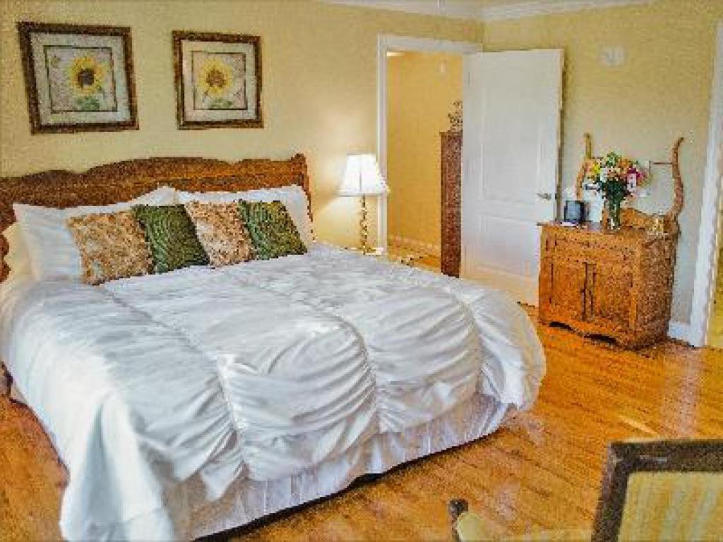 A Mighty Oak B&B Pilot Mountain Room photo