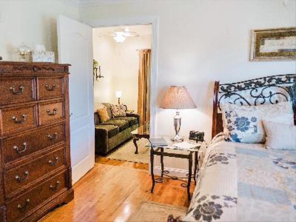 A Mighty Oak B&B Pilot Mountain Room photo