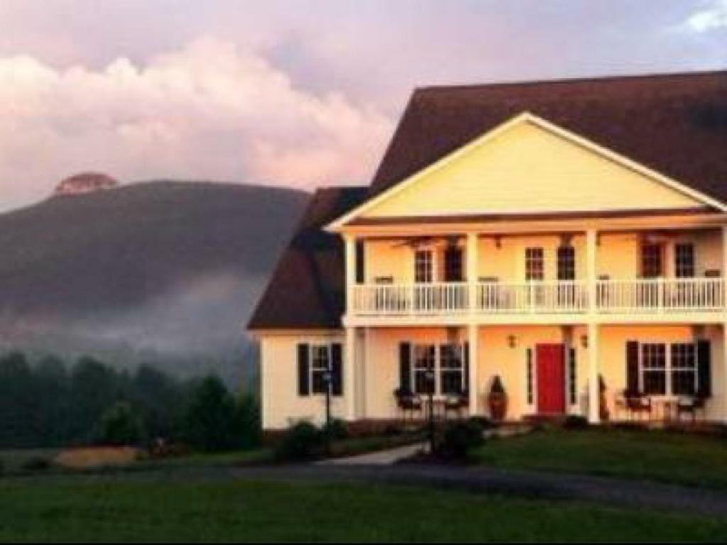 A Mighty Oak B&B Pilot Mountain Exterior photo